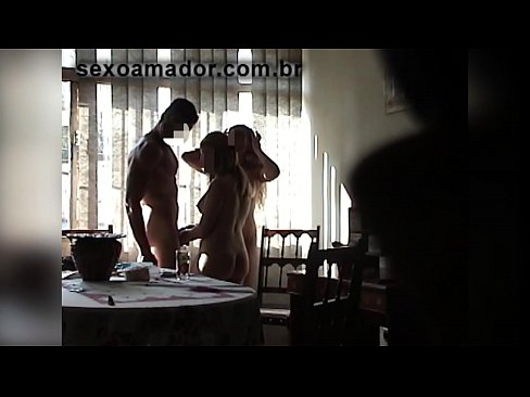 ❤️ Sexvenner inviterer en gigantisk mann og en trekant med seg ❤ Pornovideo ved no.filmexxx18.ru ❌
